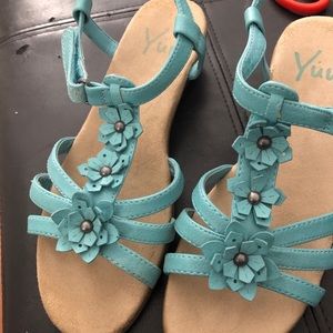 YUU Friendly sandals
